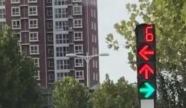 闯红灯扣几分罚款是多少 会被扣6分,200元的罚款(需要及时处理)