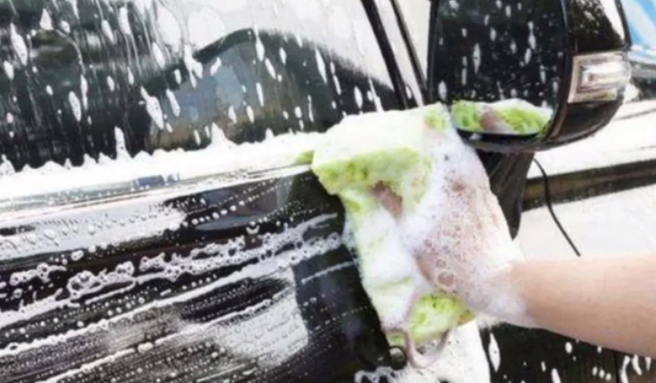 新车一般多久洗一次最好 一个月洗一次就可以