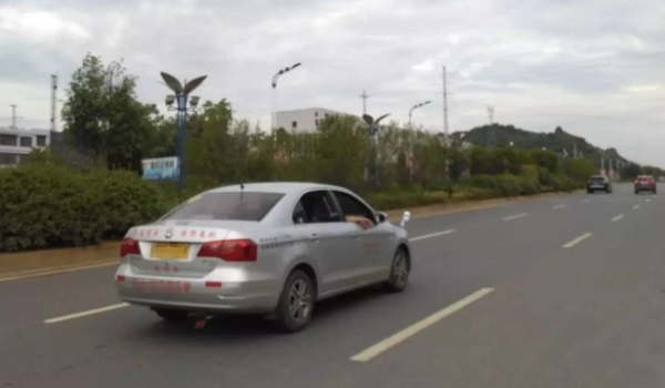 练车多久可以自己上路 获得证件后就可以上路行驶（注意降低车辆车速）