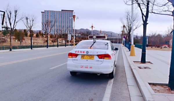 练车多久可以自己上路 获得证件后就可以上路行驶（注意降低车辆车速）