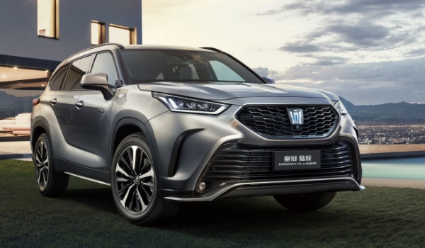crownkluger丰田什么车 车辆是皇冠陆放（一款中型suv）