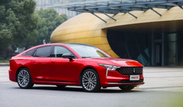 奔腾B70报价 新车售价12.99万元(中型车)