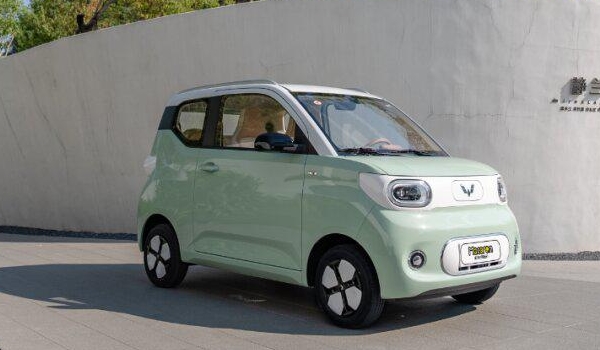五菱宏光mini是几座 是三门四座车(颜值较高)