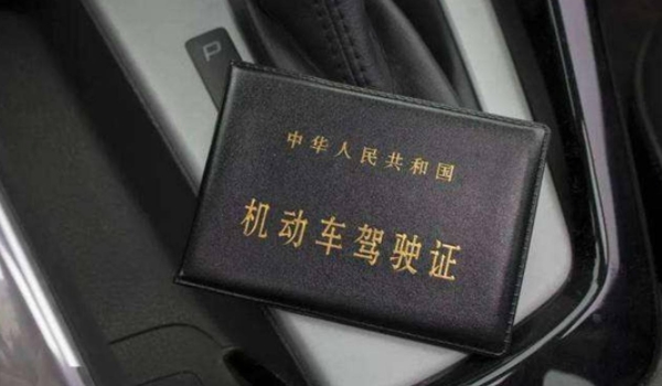 几岁可以学驾驶证 18周岁以上（到当地驾校考取）
