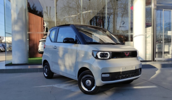 宏光MINIEV4座版报价 裸车售价3.28万元起(两厢车)