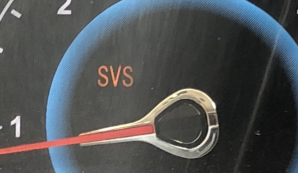 svs故障灯是什么意思 车辆发动机故障灯（及时维修处理）