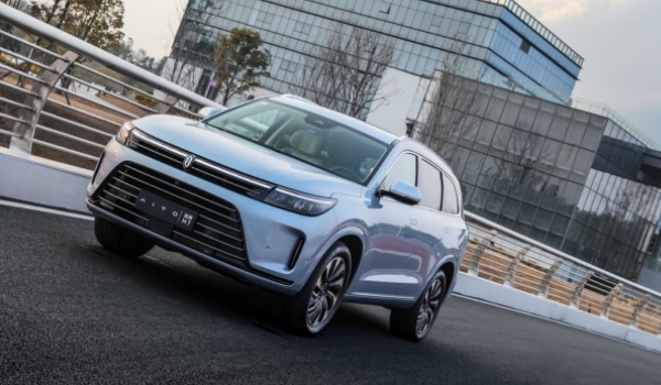 问界M7价格报价及图片 厂商指导价格:24.98-32.98万元