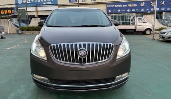 别克GL8MPV2.4L版报价 厂商指导价格:30.99-30.99万元(该款停产停售)