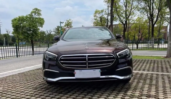 奔驰e300什么价格及图片 厂商指导价格是44.90-59.98万元