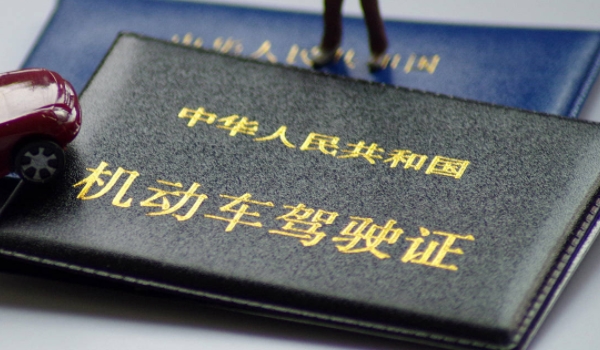 B1驾照能开7米十座车吗 不能够驾驶(按照准驾车型使用)