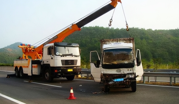 高速公路上的拖车救援免费吗? 不会免费(但要根据地区确定)