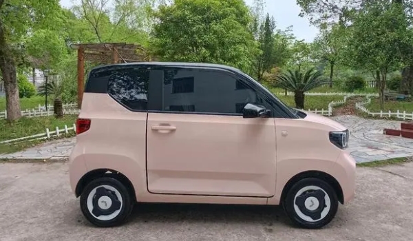 2022款宏光MINIEV版报价 厂商指导价格是3.28-9.99万元