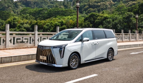 传祺M8MPV7座版报价 厂商指导价格是17.98-34.28万元