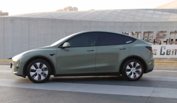 特斯拉汽车2023款最新款价格 厂商指导价格是24.99-35.49万元（MODEL Y）