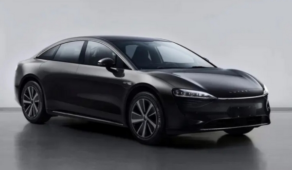 智界S7是一台怎样的车 定位中大型智慧轿跑(性价比高)