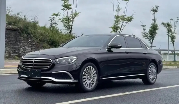 奔驰E300L新车报价2024 厂商指导价格是44.72-59.98万元