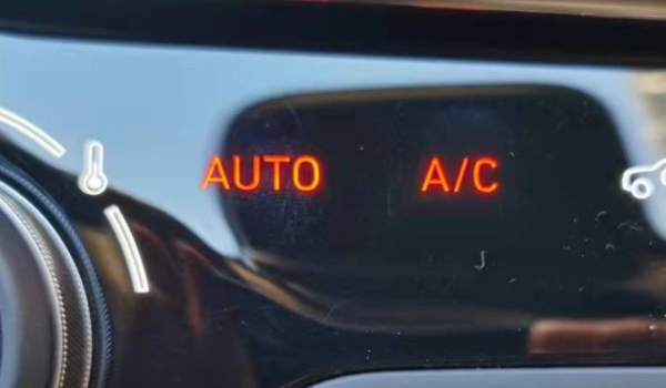 汽车auto是什么意思 汽车上的“AUTO”通常指的是自动化或自动模式