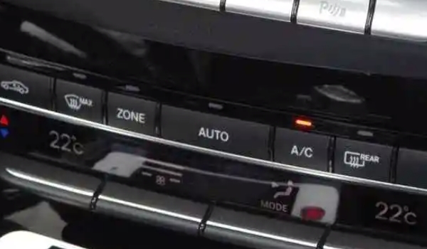 汽车auto是什么意思 汽车上的“AUTO”通常指的是自动化或自动模式