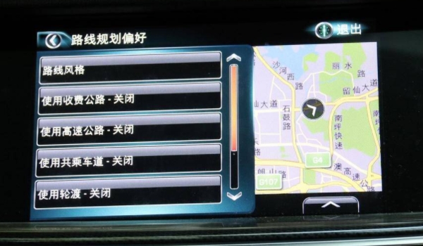 车导航怎么用 打开导航系统,输入目的地,选择路线,开始导航