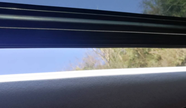 北京现代天窗关不上怎么办? 重启天窗系统，检查天窗轨道